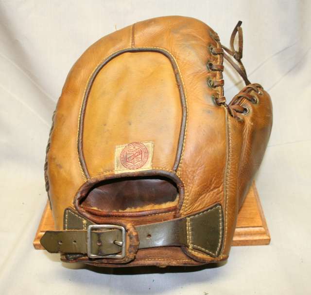 George Sisler Rawlings Early Buckle Back